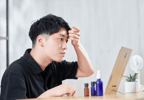 眉の悩みを持つ男性